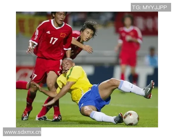 小罗：从普通少年到电竞世界的璀璨明星成长之路