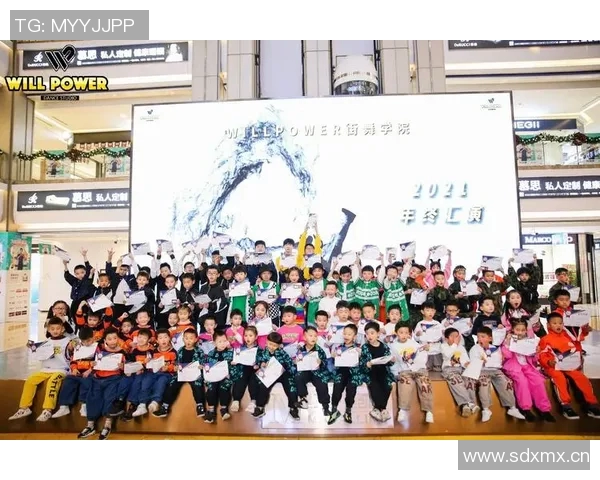 重庆街舞队与北京街舞队赛后复盘探讨灵活性表现与战术运用分析