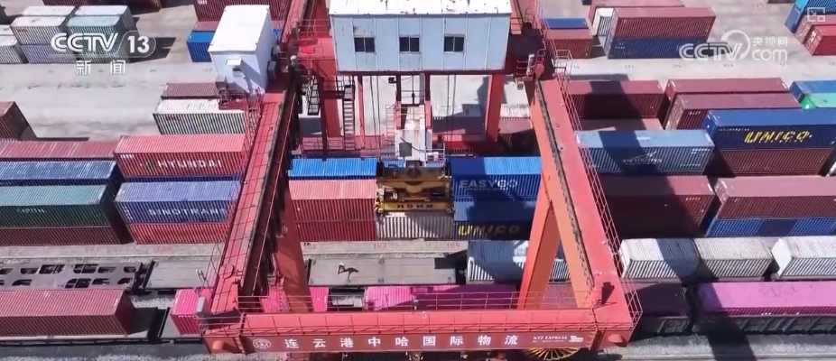 乐鱼官网鲜果、重庆小面、汽车配件……中亚好物乘坐“钢铁驼队”跑出新机缘(图6)